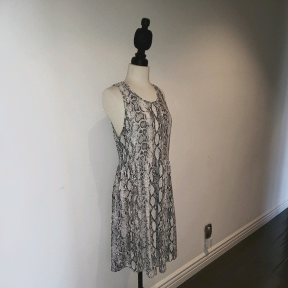 Dress - Picture 4 of 5